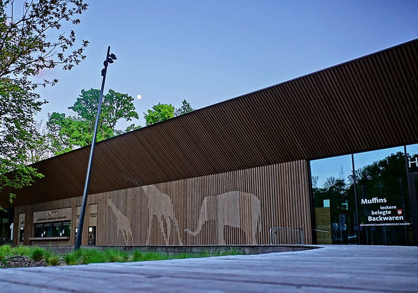 Erlebnis-Zoo Hannover – Beleuchtung des Eingangsbereiches