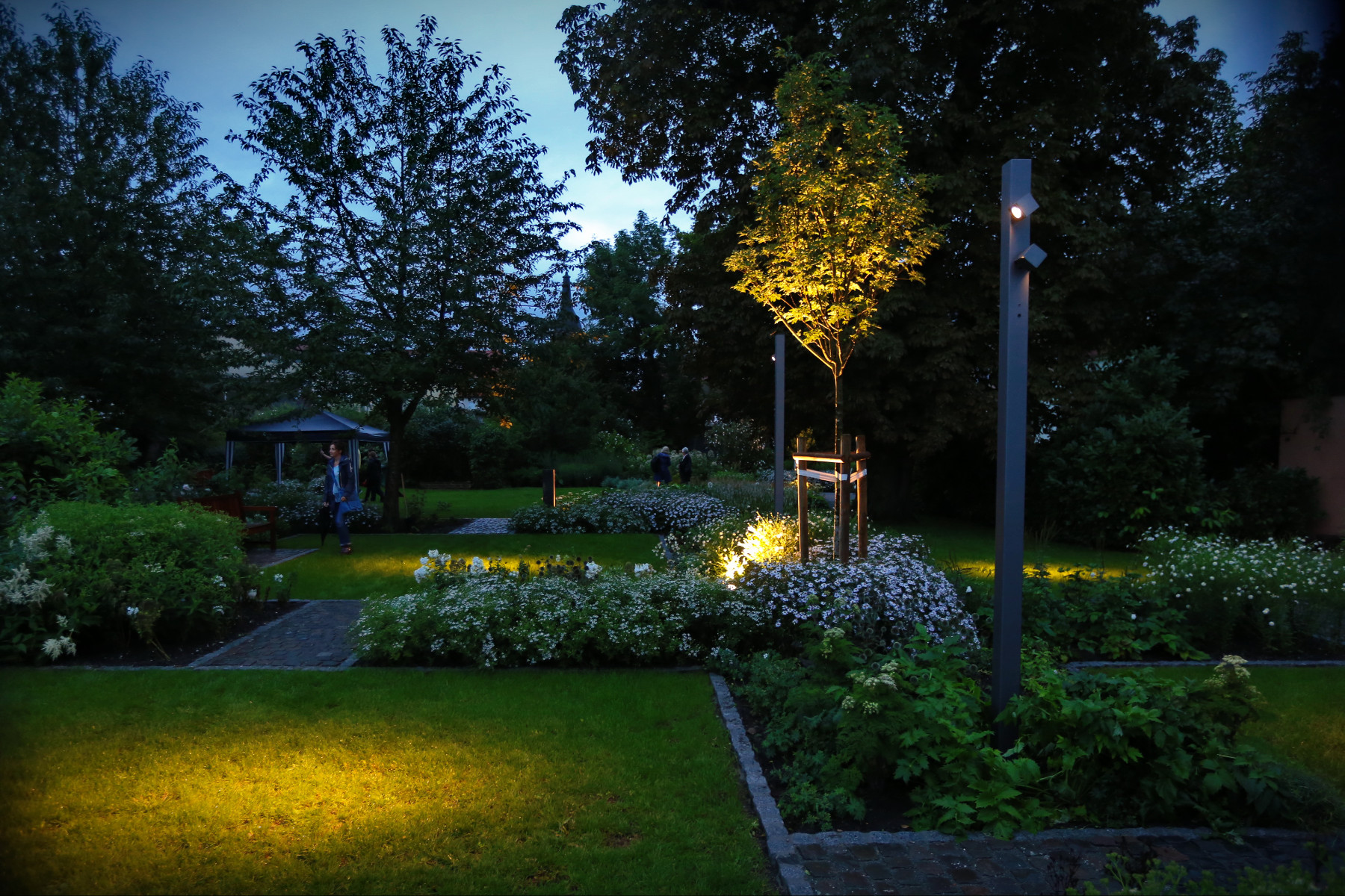 4.Außenbeleuchtung Parkbeleuchtung Weißer Garten Celle Lichtplanung
