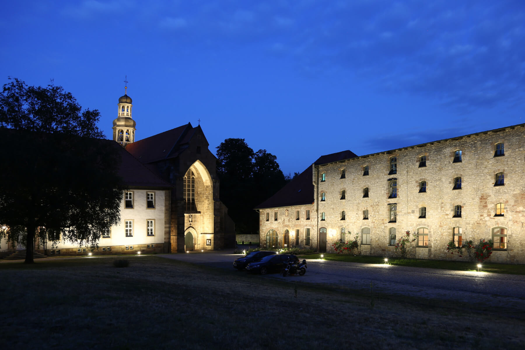 Kloster Marienrohde mit Fassaden-Beleuchtung