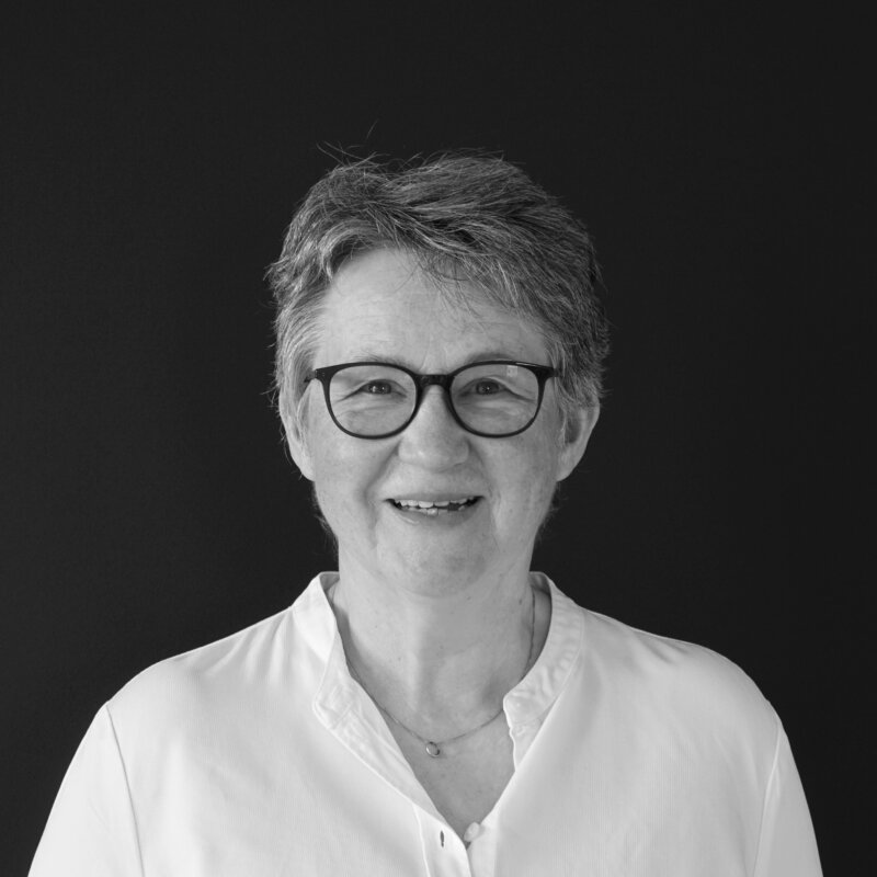 Marion Nolte – Annette Schröder ist der Ruhepol bei uns im Büro, während sie Ihre Aufgaben „aus dem Ärmel schüttelt“.