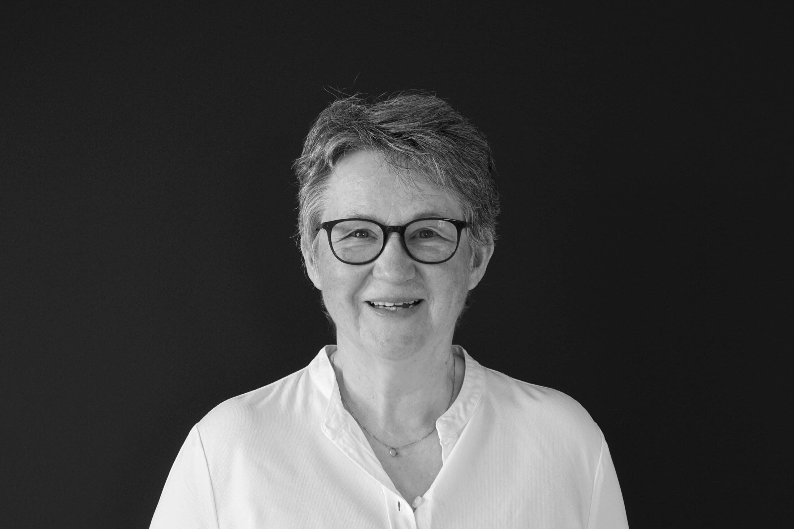 Marion Nolte – Annette Schröder ist der Ruhepol bei uns im Büro, während sie Ihre Aufgaben „aus dem Ärmel schüttelt“.