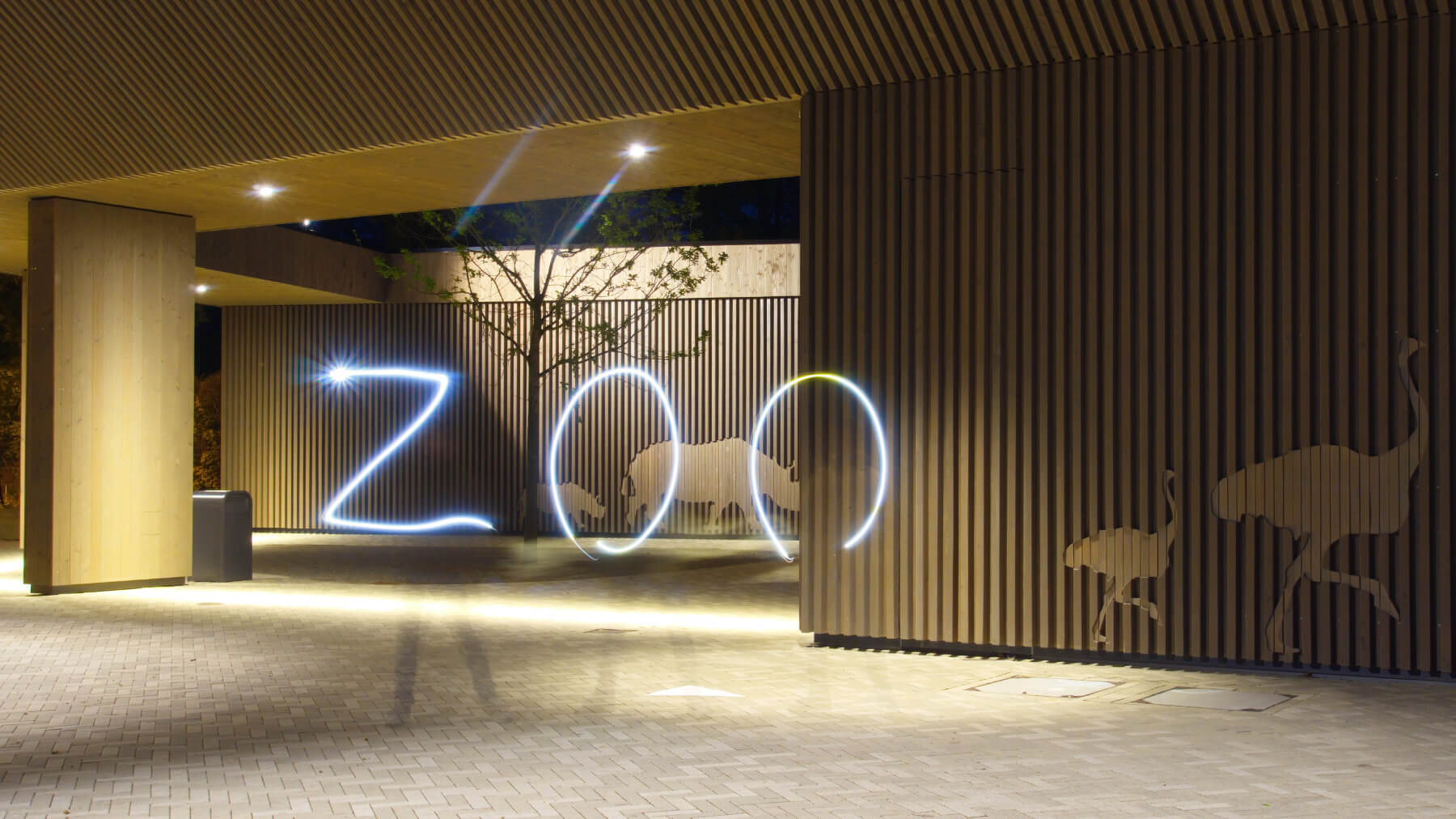 Lichtraum Design Projekte Außenbeleuchtung Öffentlicher Raum Zoo Hannover Eingangsbereich Lichtdesign